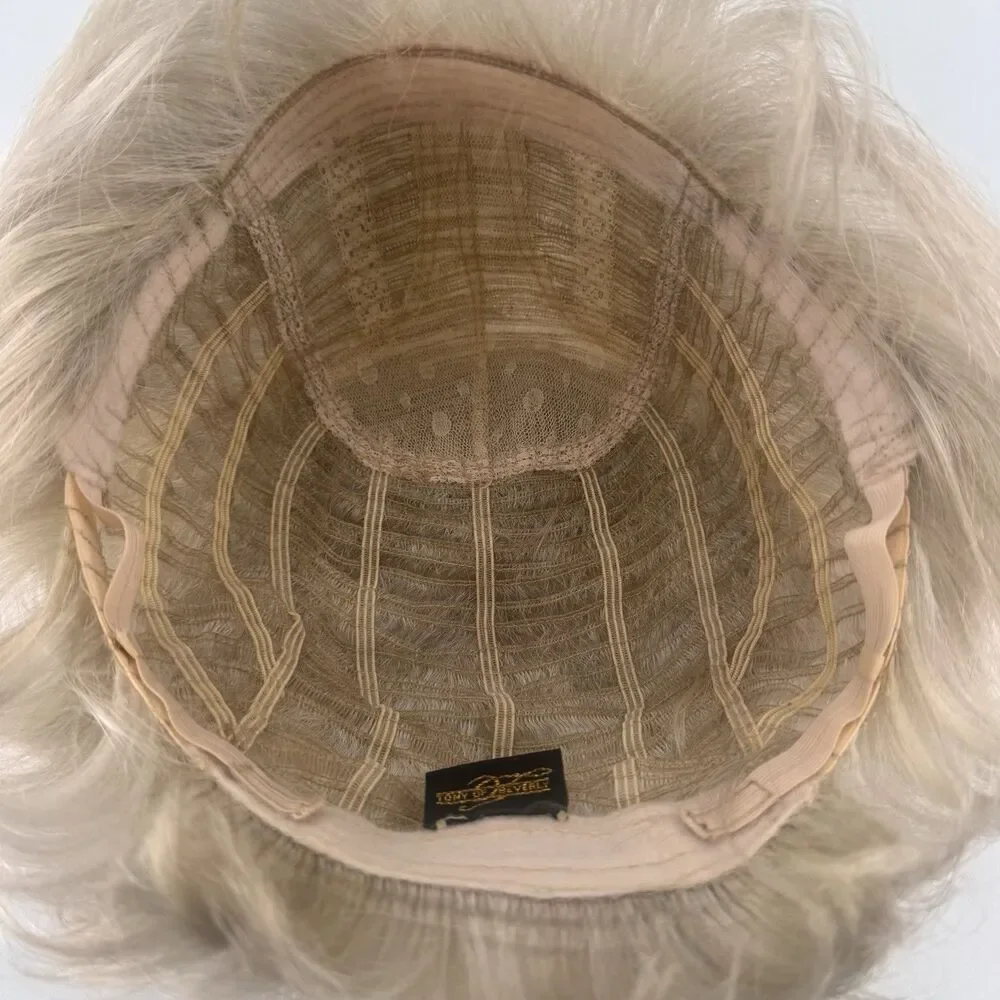 Tony of Beverly Kris Wig Women Iced Champagne Short Layered Vintage Japan